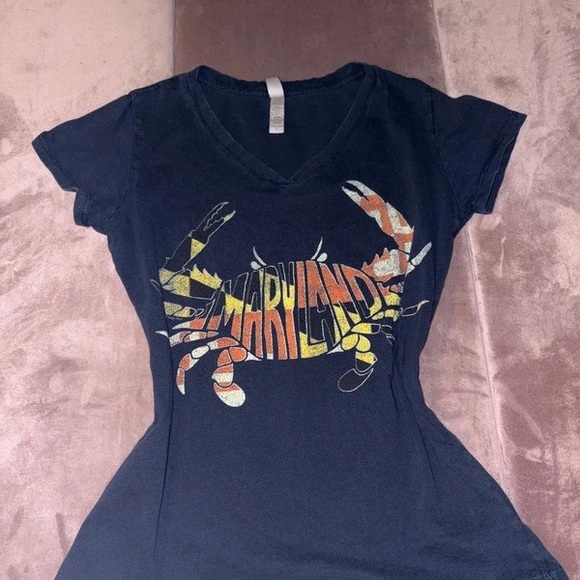 Tops - Maryland Crab Graphic V-Neck Tee - Black